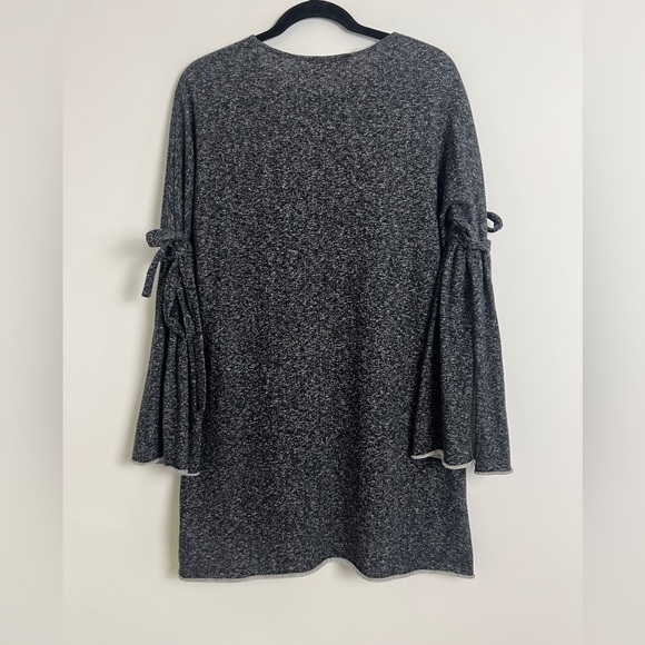 Altar'd State Gray Lightweight Sweatshirt Knit Split Bell Sleeve Shift Dress M - Picture 4 of 10